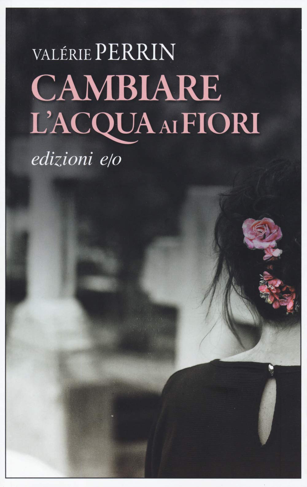 Recensione di Cambiare L’ Acqua Ai Fiori – Valérie Perrin.