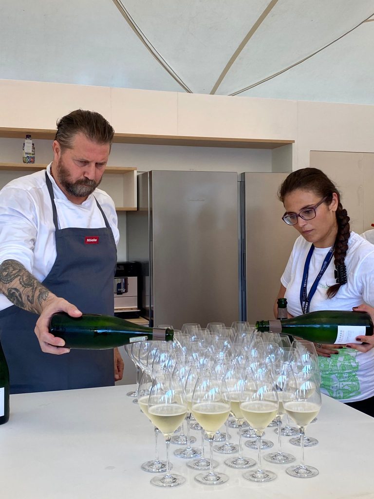 Brindisi apertura evento Recensioni