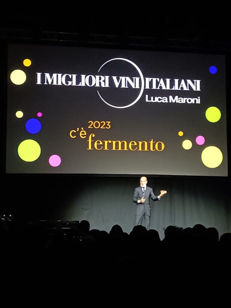 Annuario Dei Migliori Vini Italiani 2023 di Luca Maroni - Recensione + Evento 3 Luca Maroni presenta Annuario 2023 Recensioni